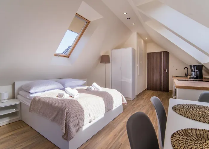 Aston Lägenhetshotell